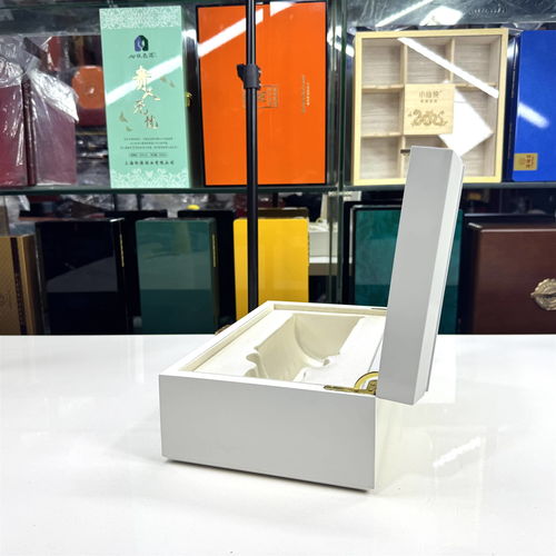 寻找匠心所在 木盒定制厂家与实木烤漆木盒的工艺漫谈
